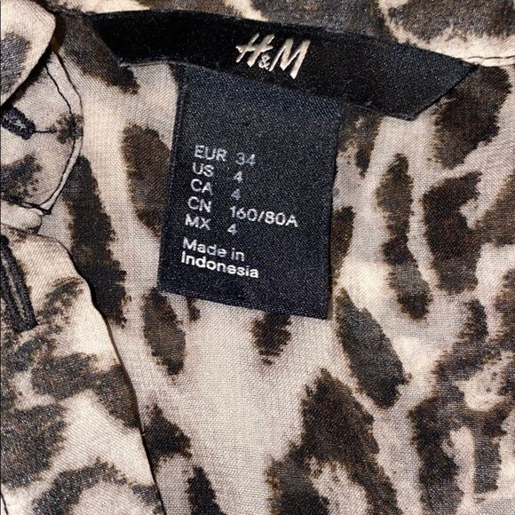 ✨ H&M Sleeveless Leopard Print Blouse✨ - Picture 7 of 7